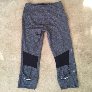 💵SALE!💵 Athleta Relay Capris