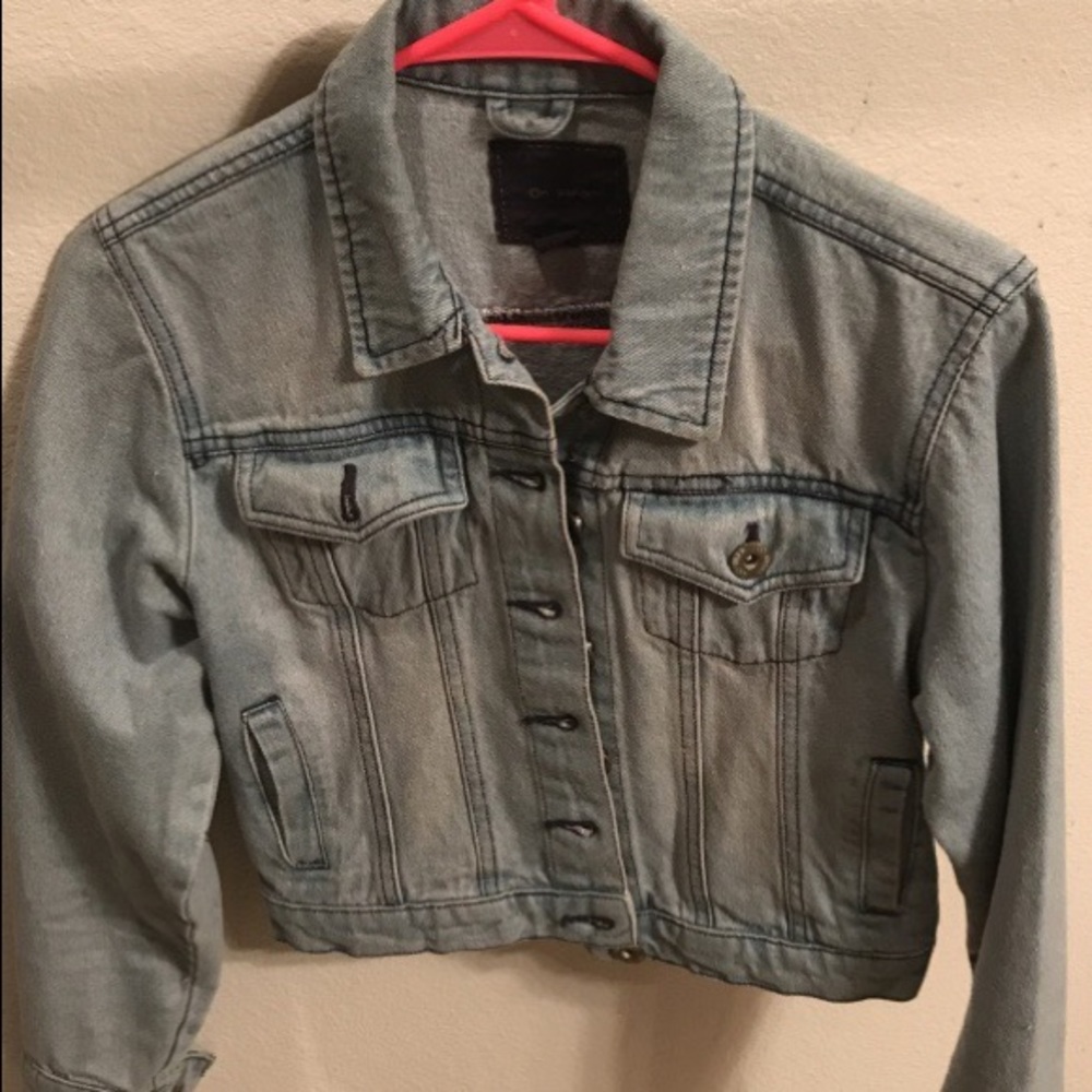 Long sleeved cropped jean jacket