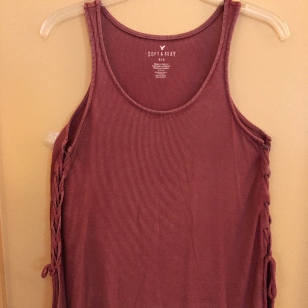 American Eagle Ribbed Mauve tank top. Side knotted