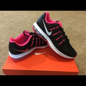 ❌SOLD❌ Nike shoes 7Y Womens 8.5