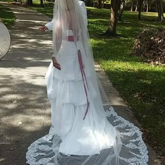 Wedding dress - Picture 2 of 2