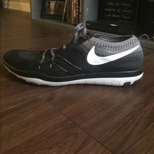Women's Nike Focus Flyknit shoes size 10.5