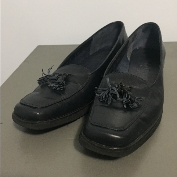 Salvatore Ferragamo women's penny loafers - Picture 7 of 8