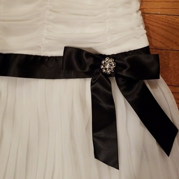 Dress - Picture 2 of 5