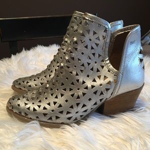 Musse & Cloud Silver Leather Cut-out Booties