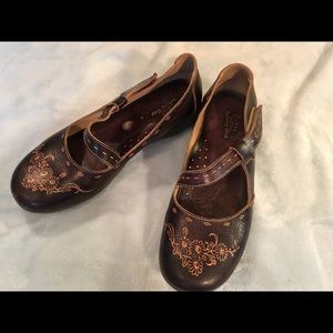 Brown Mary Jane size 7