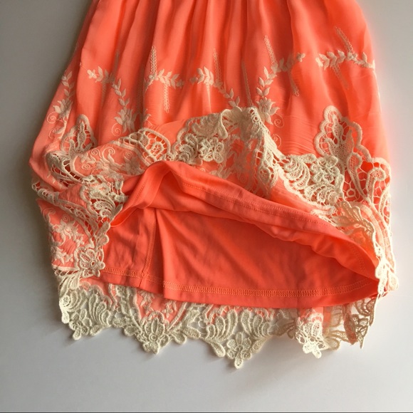 ❌SOLD❌ € NWT Strapless Crochet Lace Dress G8 - Picture 2 of 8