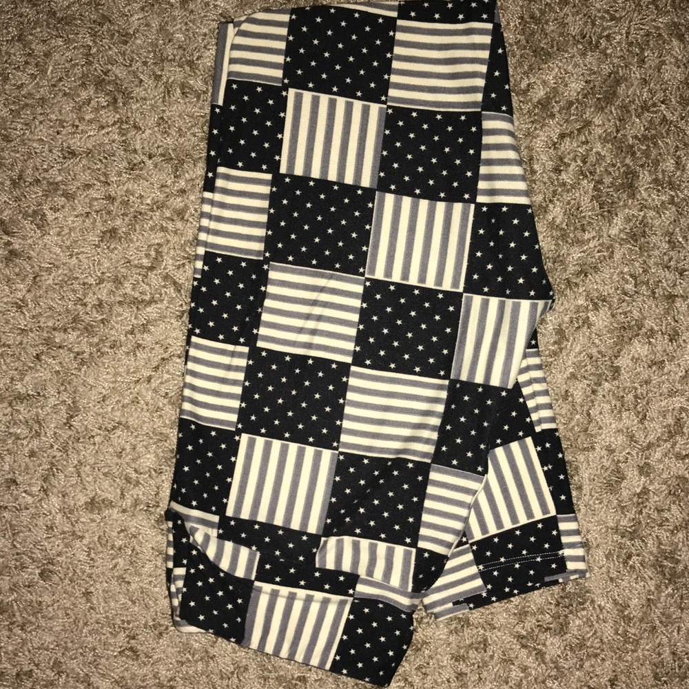 SOLD Lularoe Americana Leggings