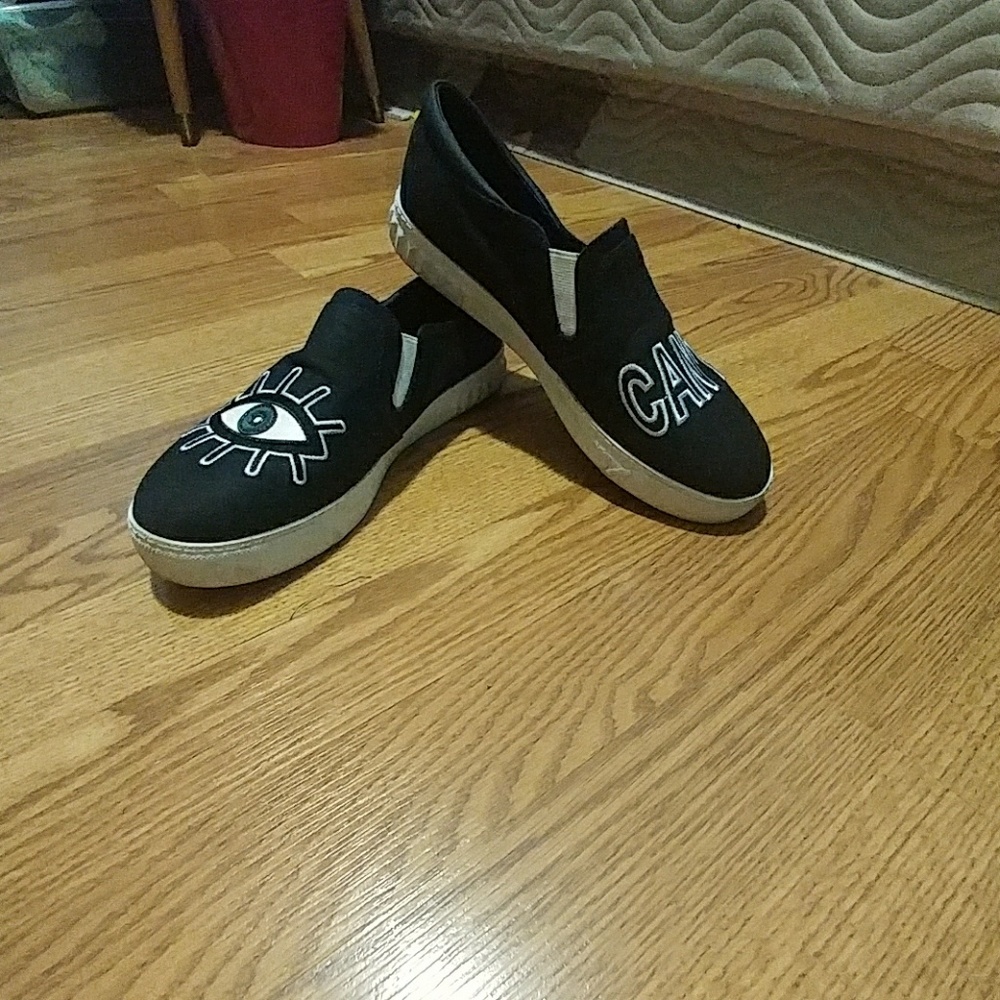 "Eye can't" shoes