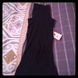 SPANX SLEEVELESS TURTLENECK SIZE M NWT