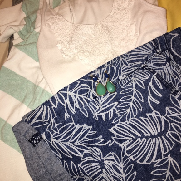 📸FINAL PRICE⭐️Lane Bryant Palm Leaf Shorts: Jeans - Picture 4 of 4