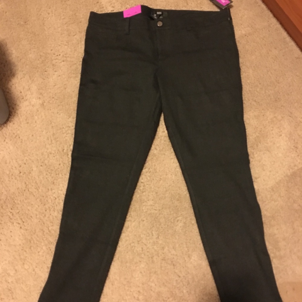❤️NEW❤️Clearance price⬇️Brand new dark gray pants