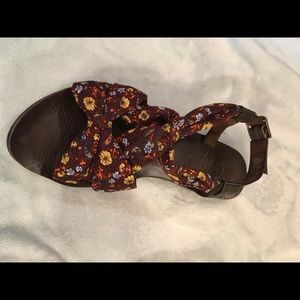 Sandals size 6