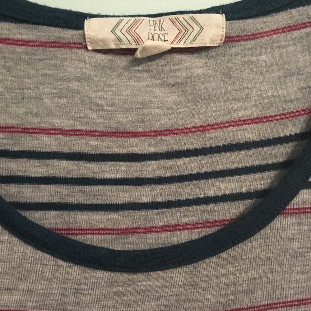 Cute pocket tee! - Picture 2 of 3