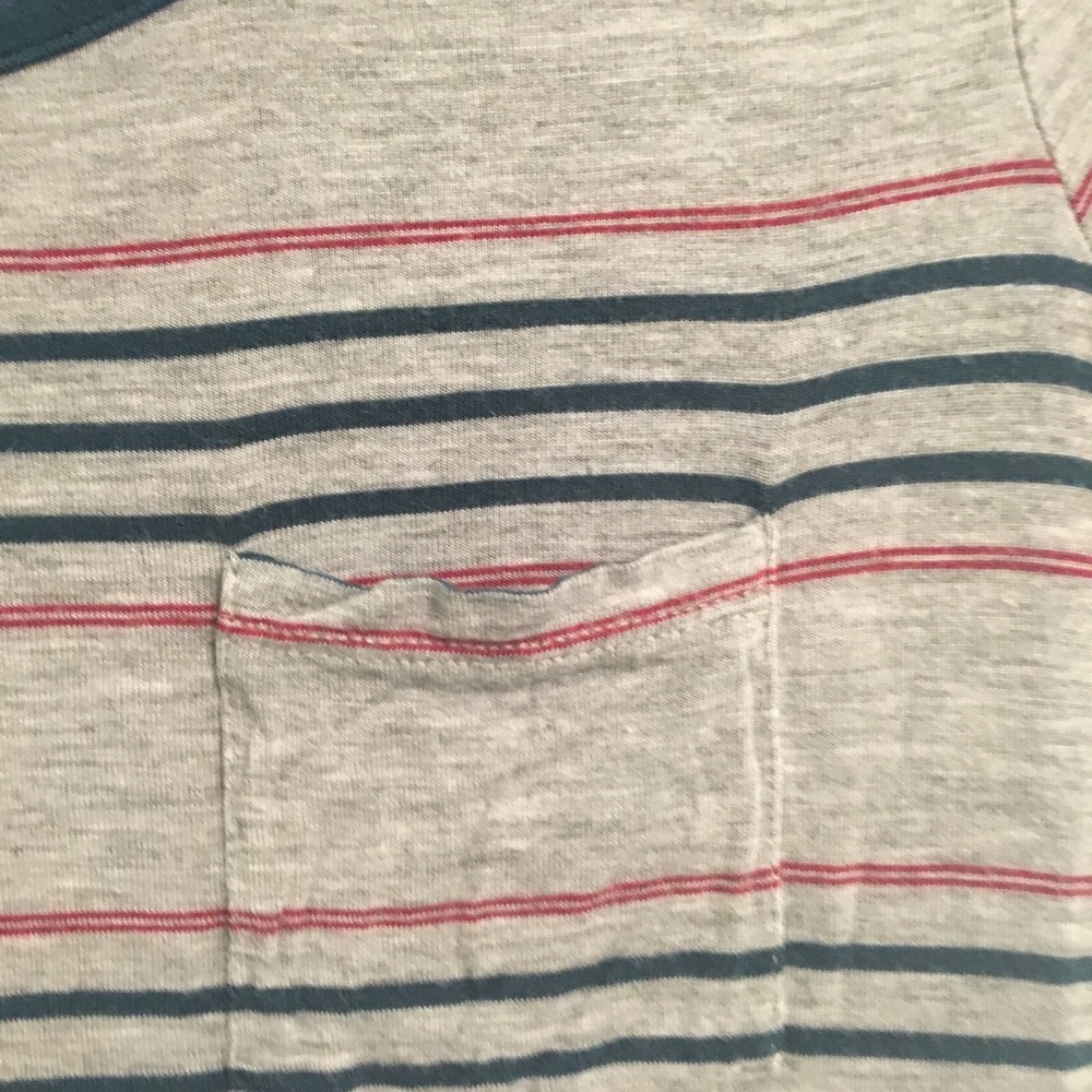 Cute pocket tee! - Picture 3 of 3