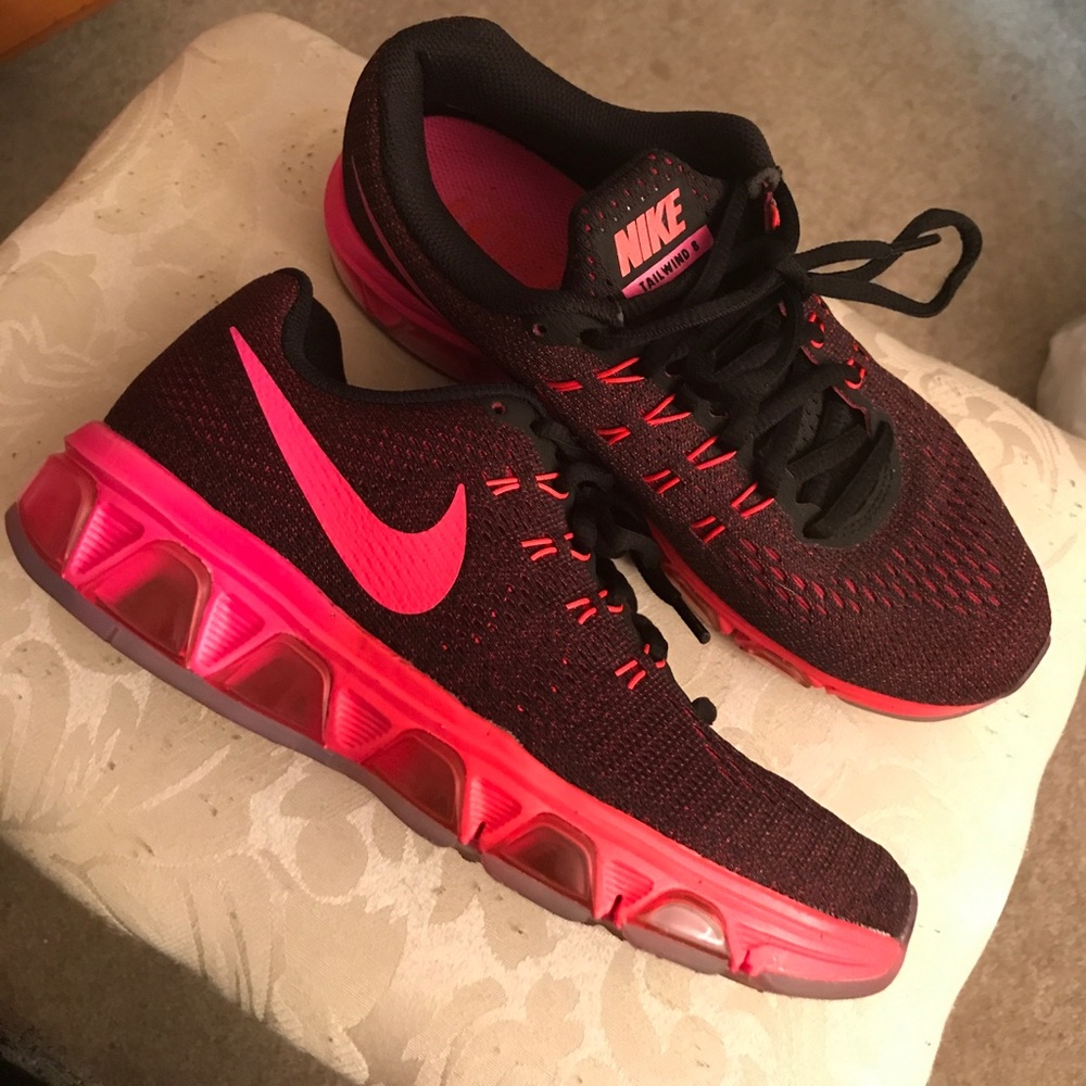 Nike Tailwind 8