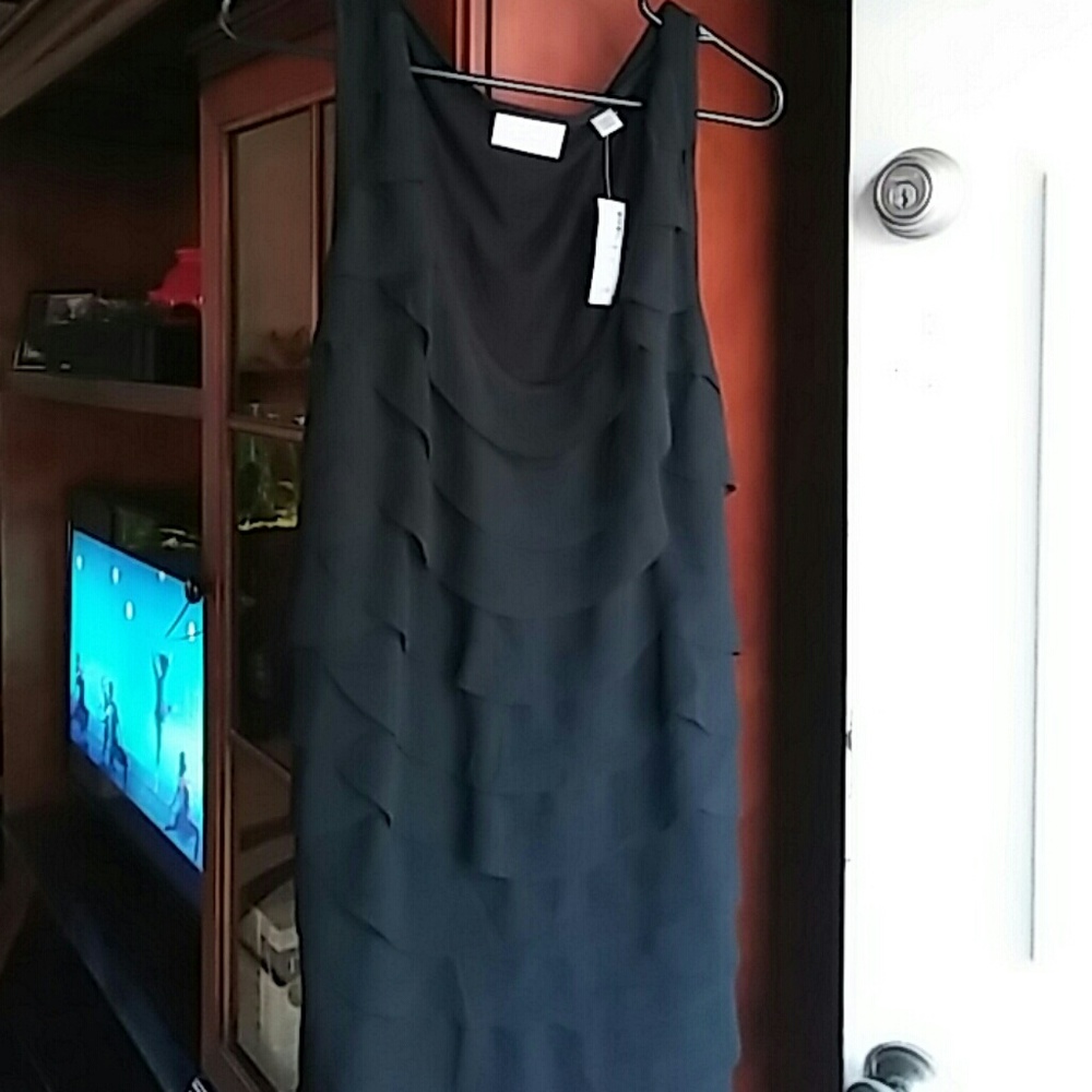 Avenue Sleeveless Ruffle Blouse