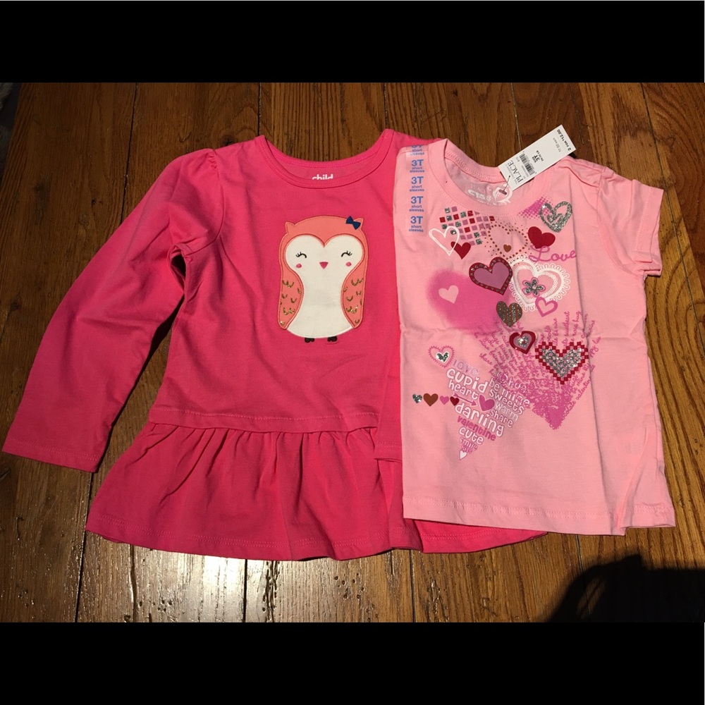 🌸Fun tops, pink tones and fun designs.