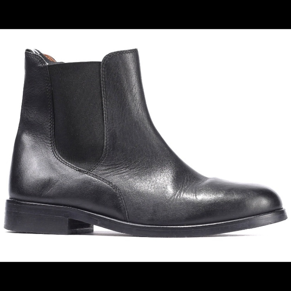 Classic Chelsea boots, size 10