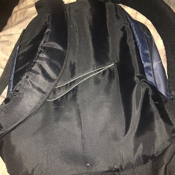 Selling my nike backpack - Picture 2 of 7