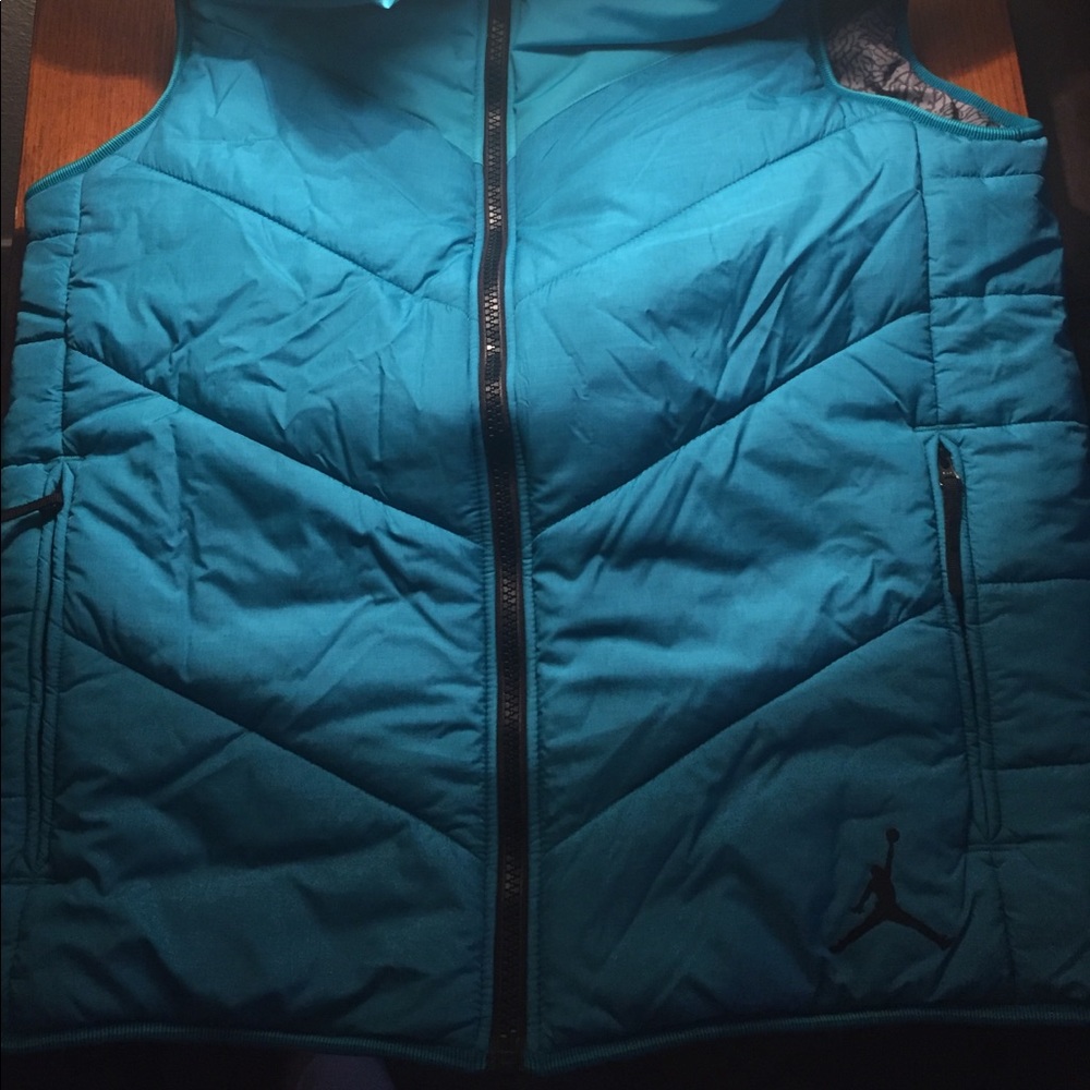 Jordan Vest. - Picture 2 of 2