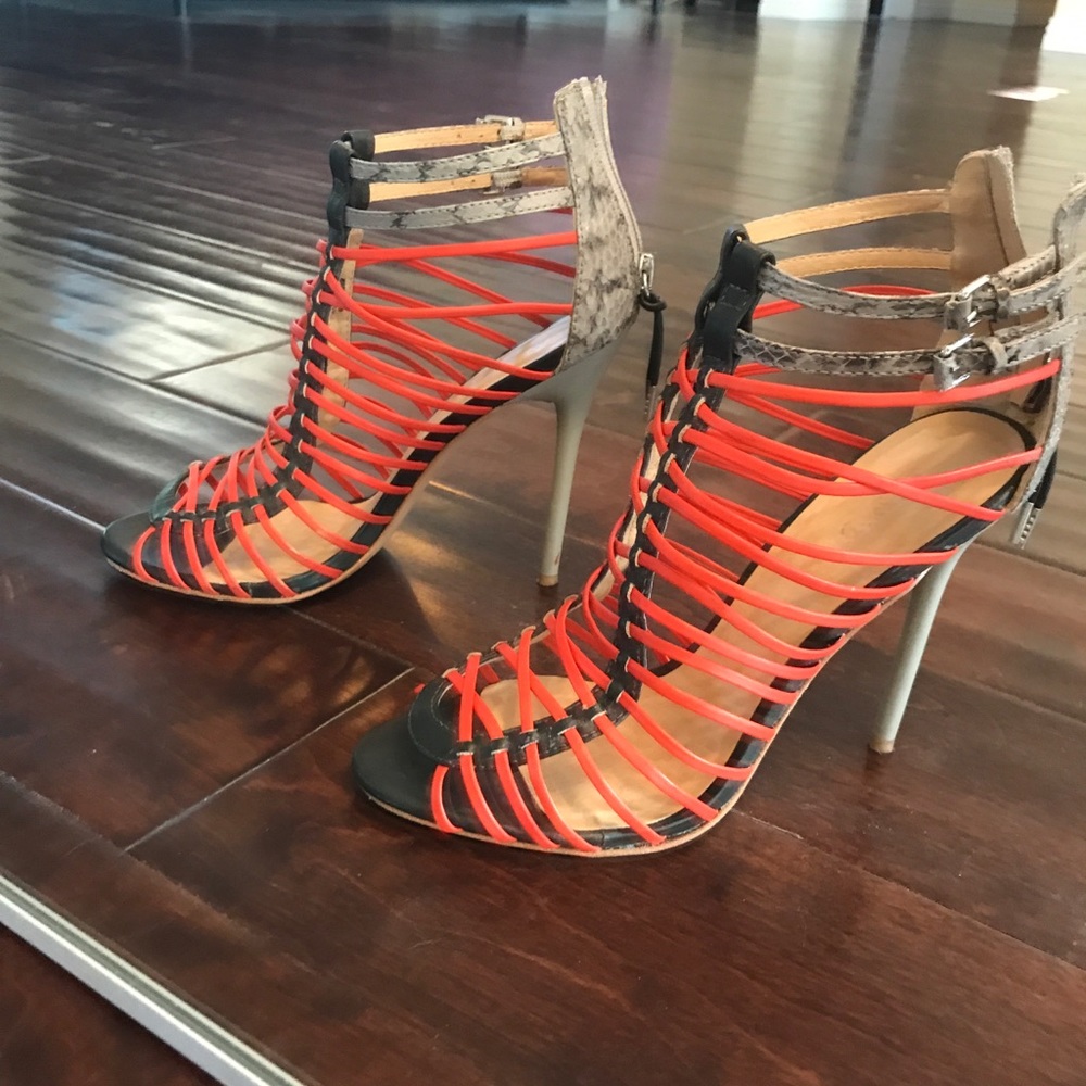 L.a.m.b. Payton Strappy Cage Sandal red/blk