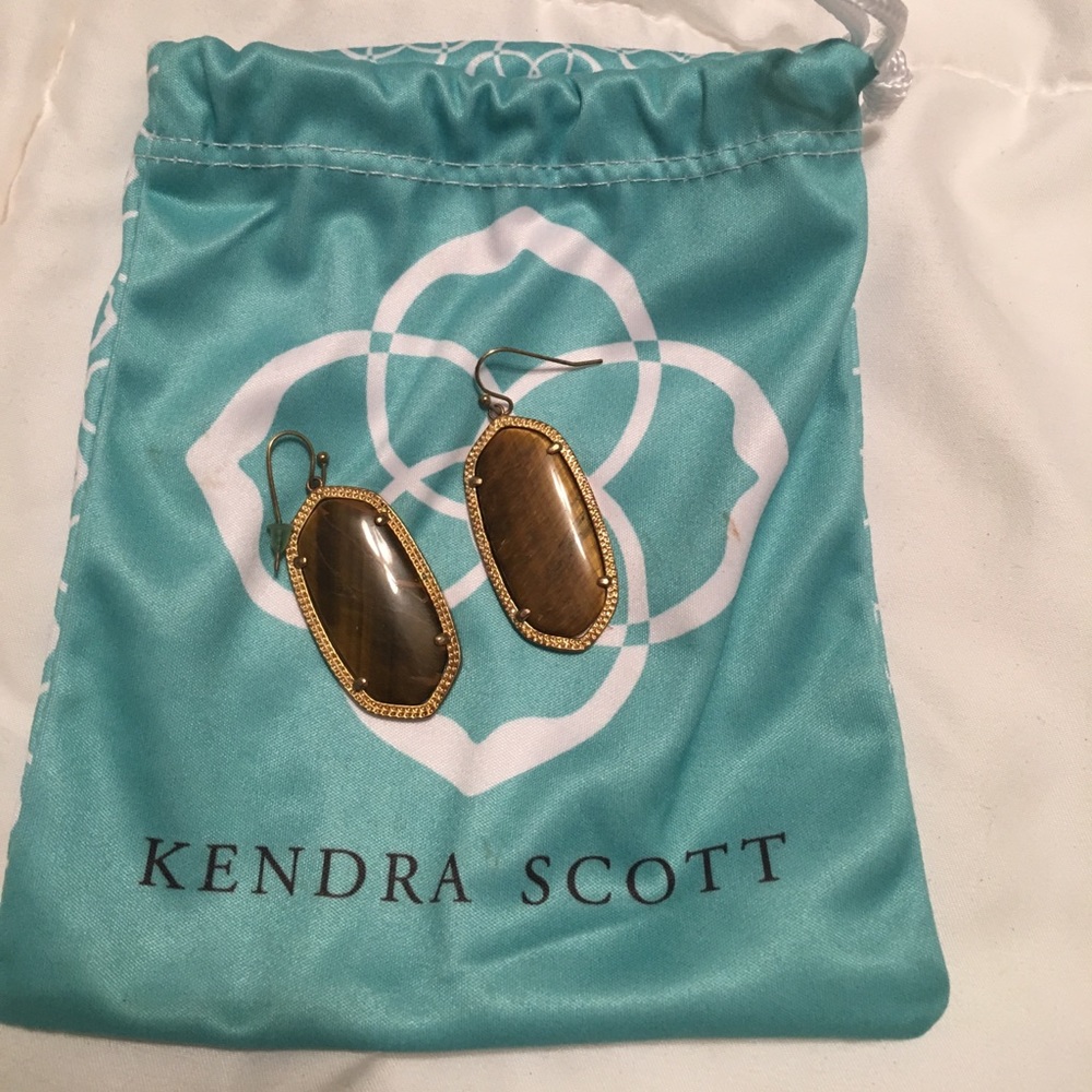 Kendra Scott earring