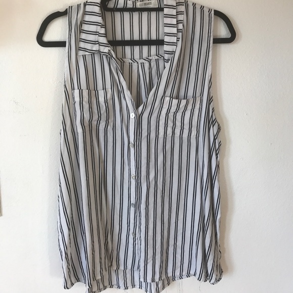 Button up top - Picture 1 of 1