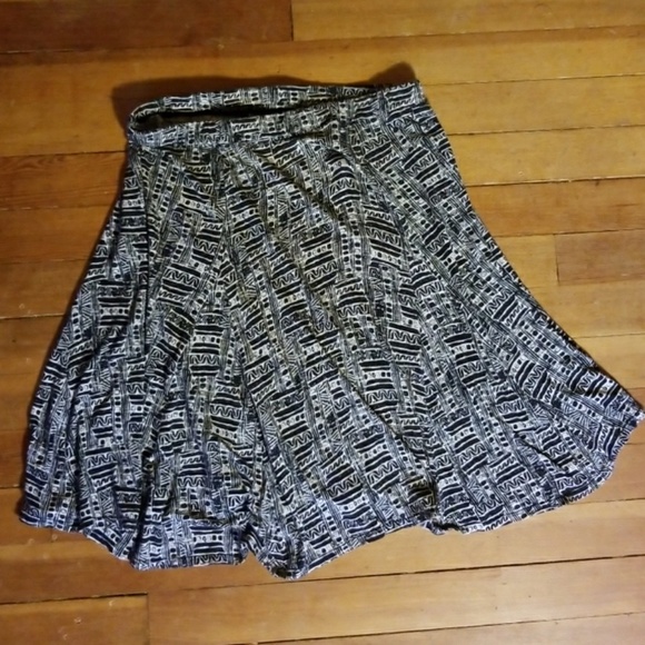 Mini Skirt - Picture 4 of 4