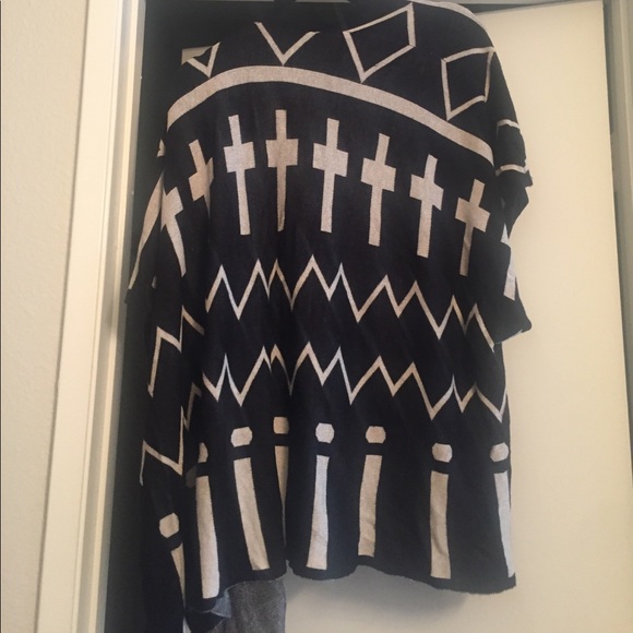 Poncho - Picture 3 of 3