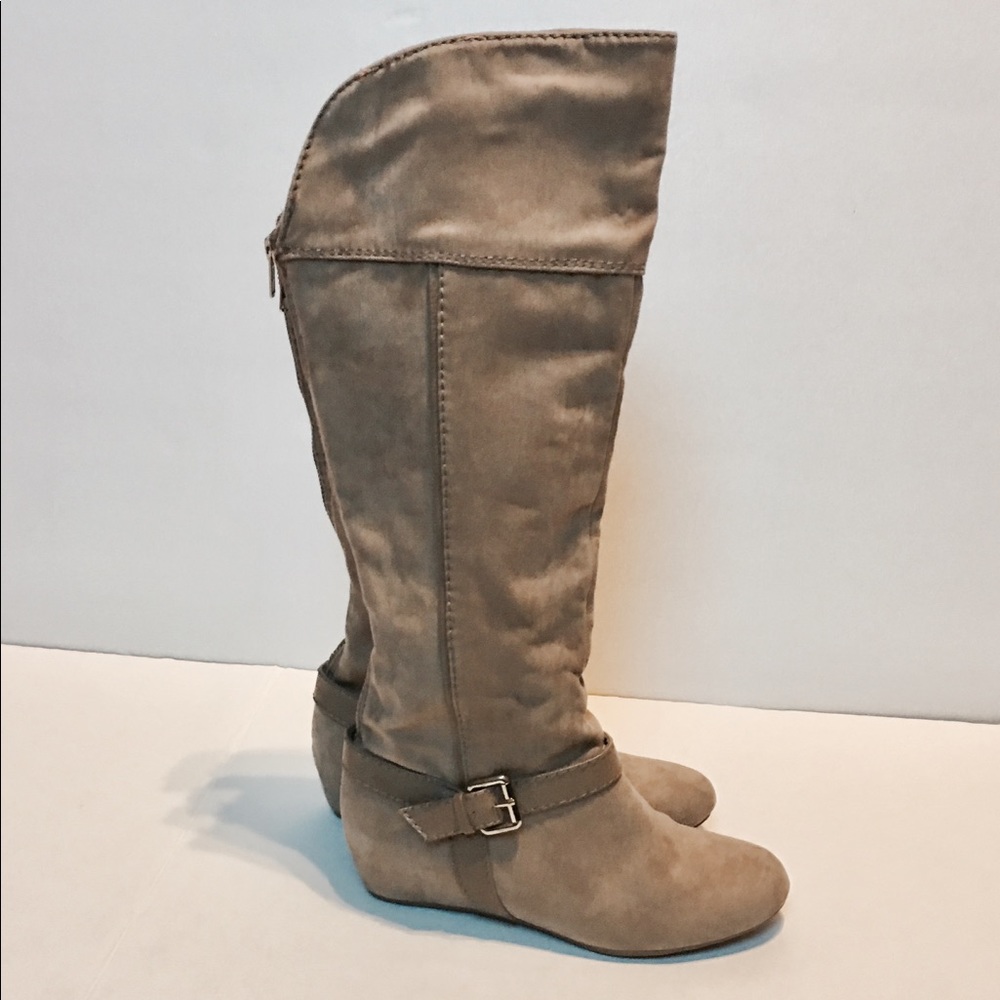 Express under knee suede boots. Size 6 - Picture 3 of 7