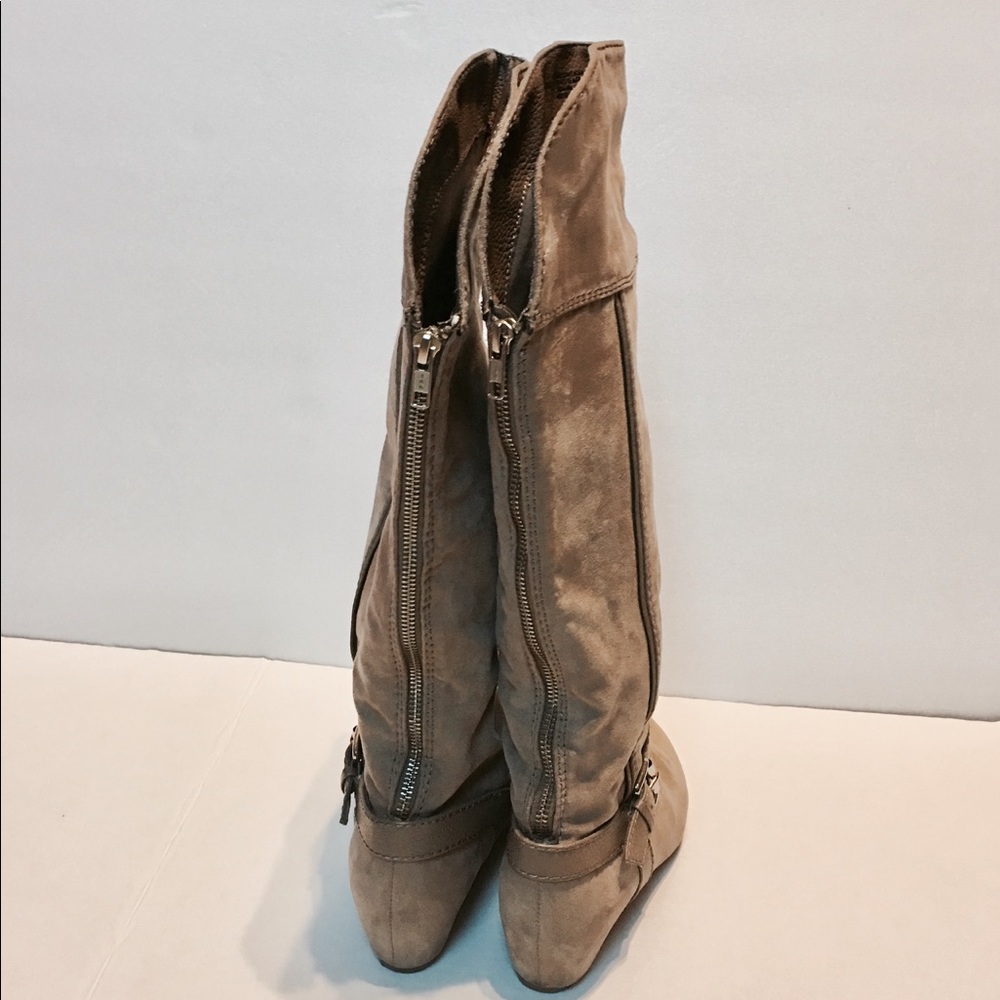 Express under knee suede boots. Size 6 - Picture 4 of 7