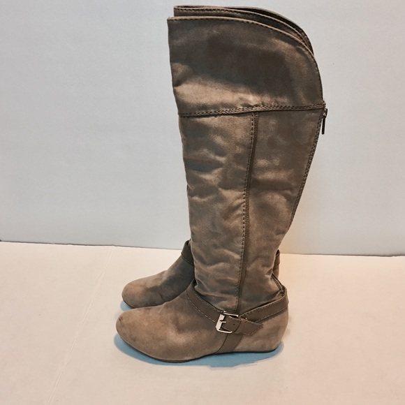 Express under knee suede boots. Size 6 - Picture 2 of 7
