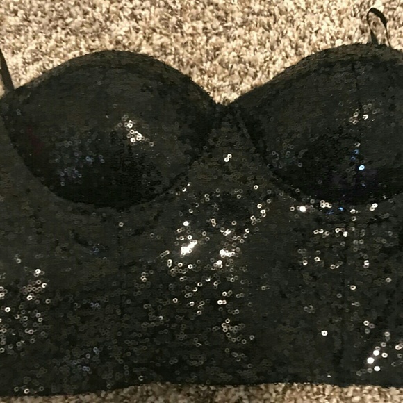 Crop top - Picture 1 of 2