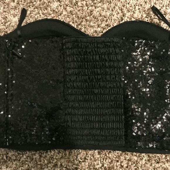 Crop top - Picture 2 of 2