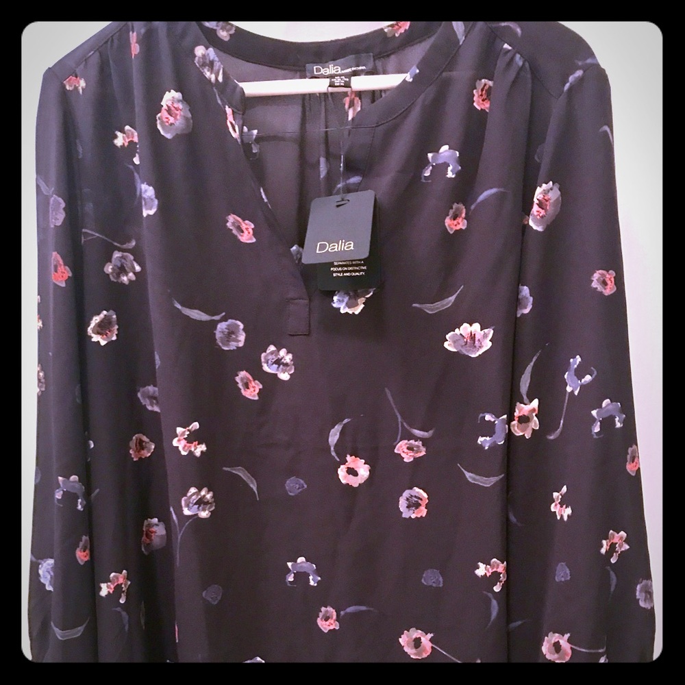 Blouse - Picture 2 of 6