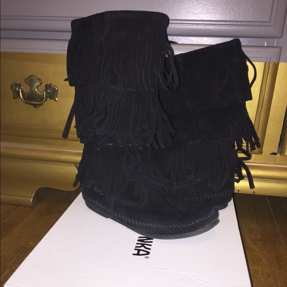 Minnetonka suede fringe boots