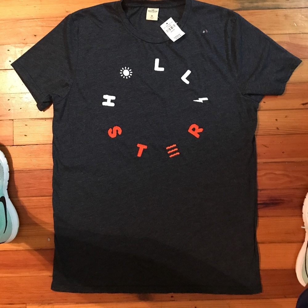 NWT HOLISTER T-SHIRT!🔥🔥