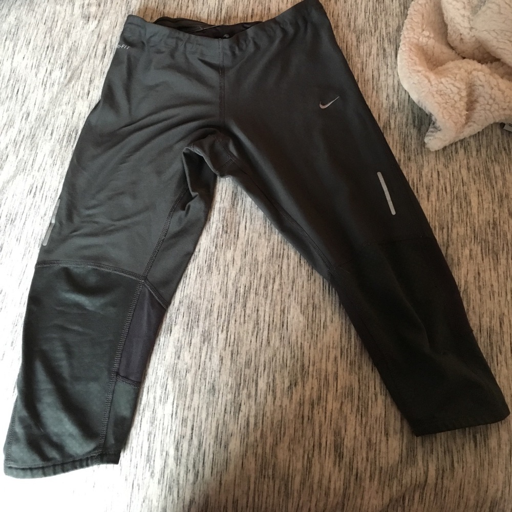 Women's Nike cropped leggings