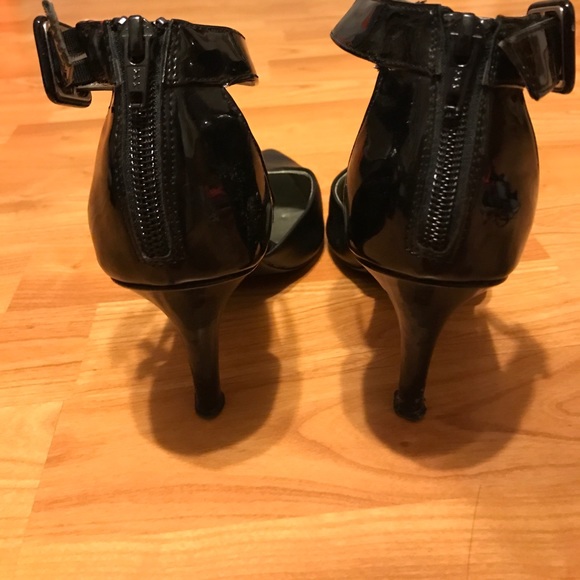 Black heels - Picture 3 of 3