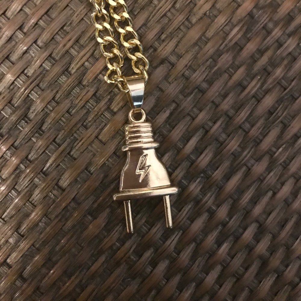 Gold colored power plug necklace - Picture 2 of 2