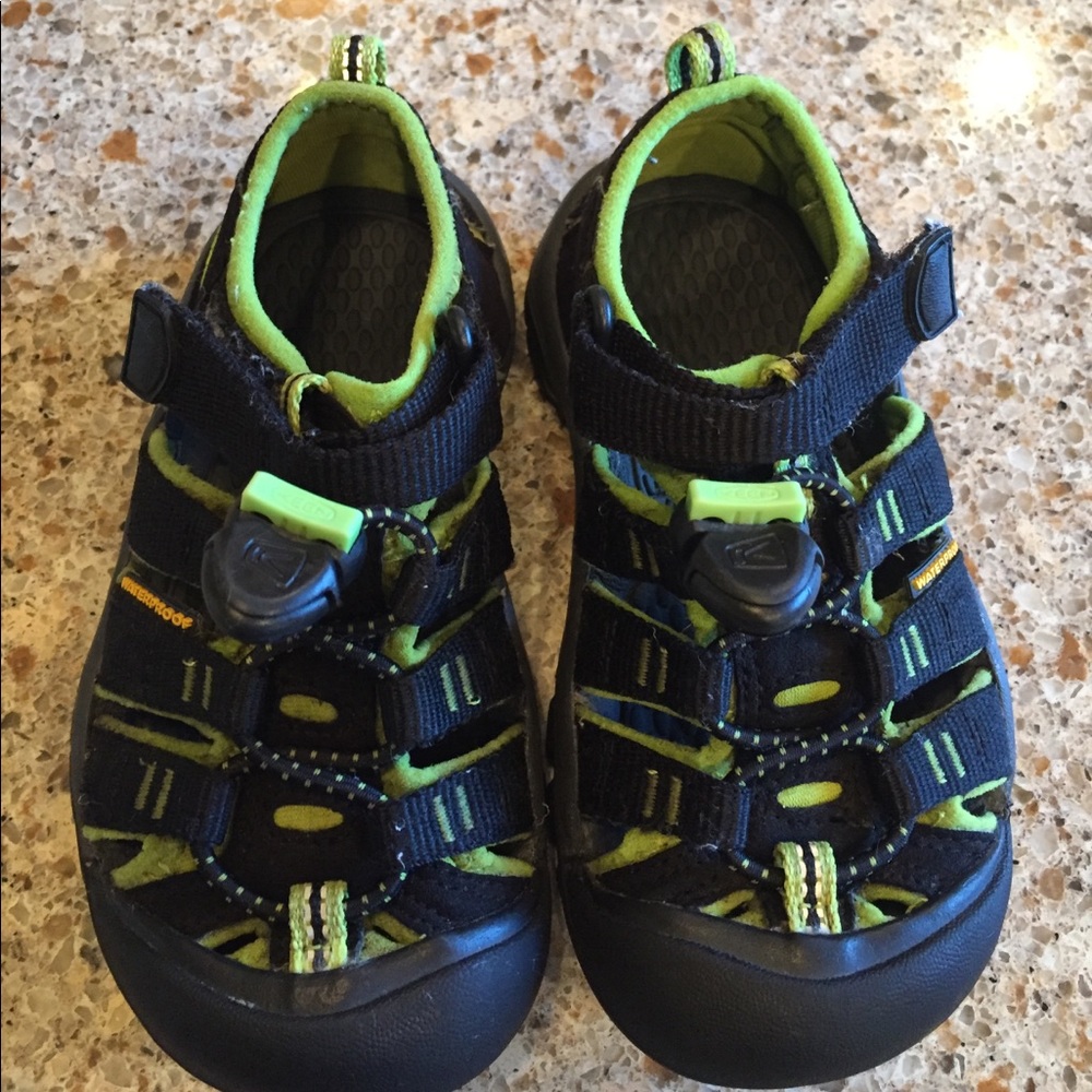 Toddler Keene sandals. US Size 9