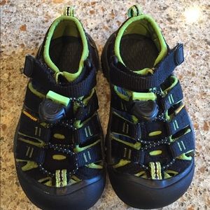 Toddler Keene sandals. US Size 9