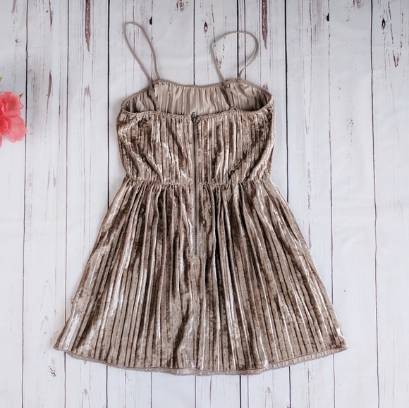 SUGAR+LIPS • pleated velvet sequin dress taupe - Picture 5 of 8