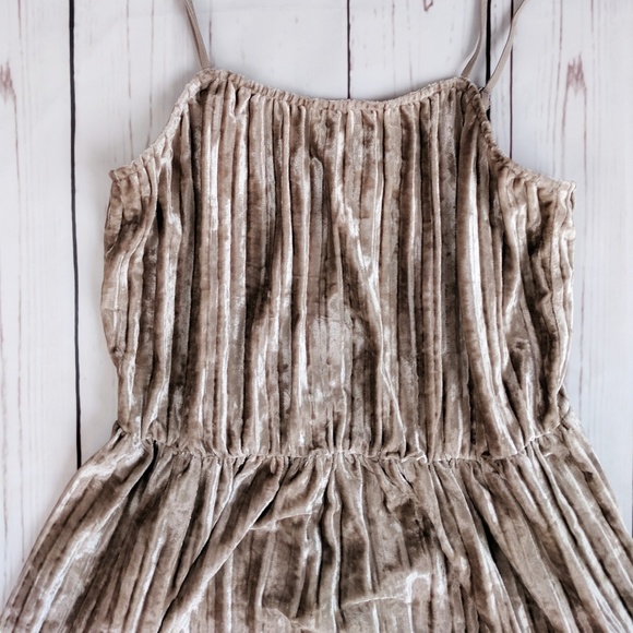 SUGAR+LIPS • pleated velvet sequin dress taupe - Picture 7 of 8