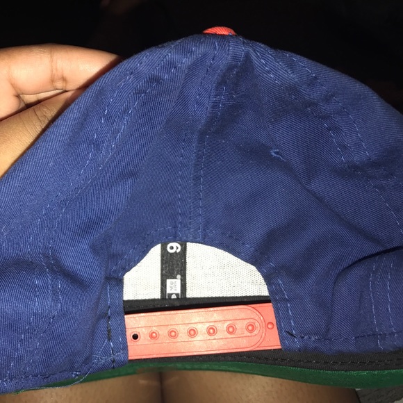 Knicks hat with ball - Picture 2 of 2