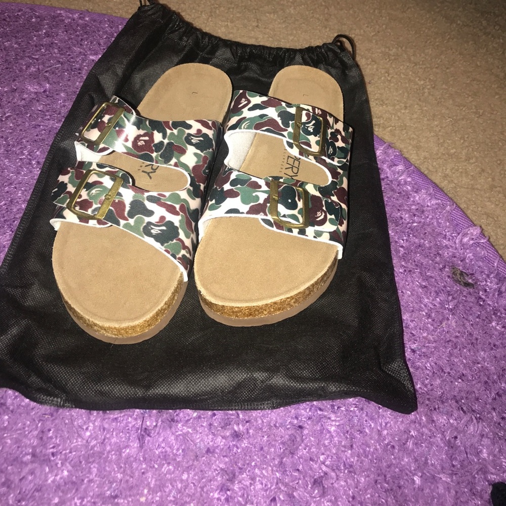 Slippery customs - Picture 3 of 3