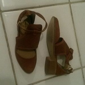 Tan open sandals with buckles
