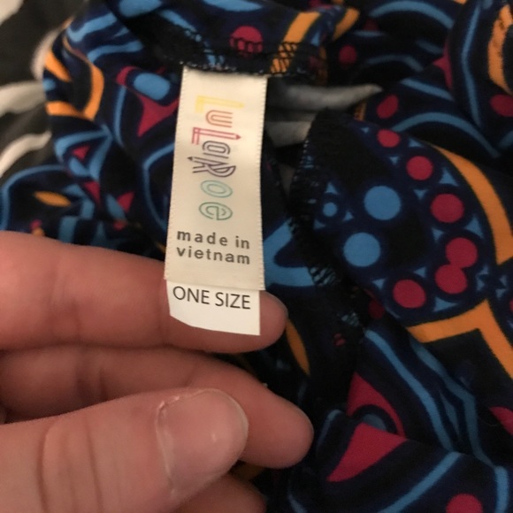 Never worn os lularoe leggings - Picture 2 of 2