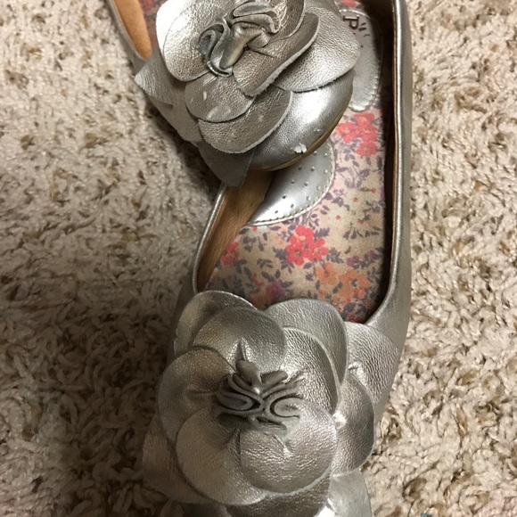 Shoes - Picture 2 of 6